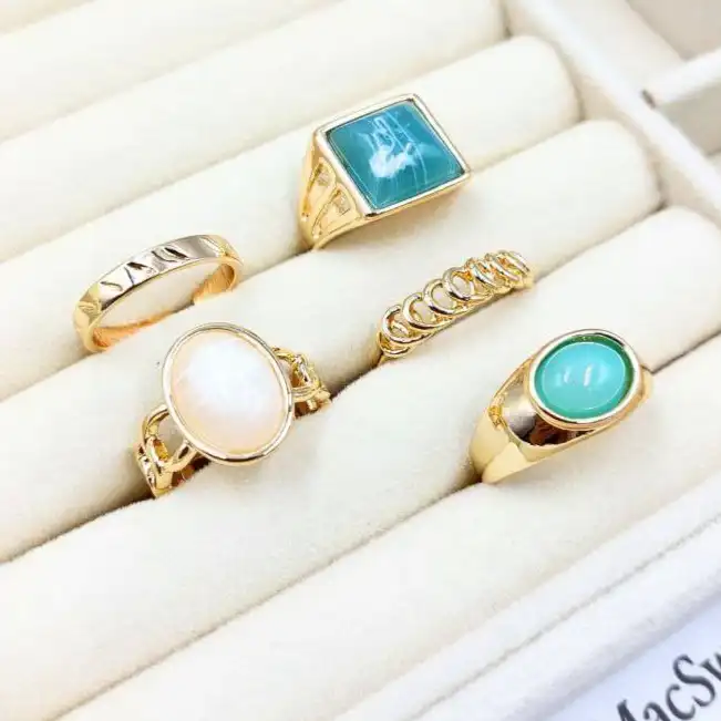 پک انگشتر زنانه مدل کلاسیک 5 عددی فری سایز free size رنگ ثابت طلایی و نقره ای کد amp (پس کرایه)