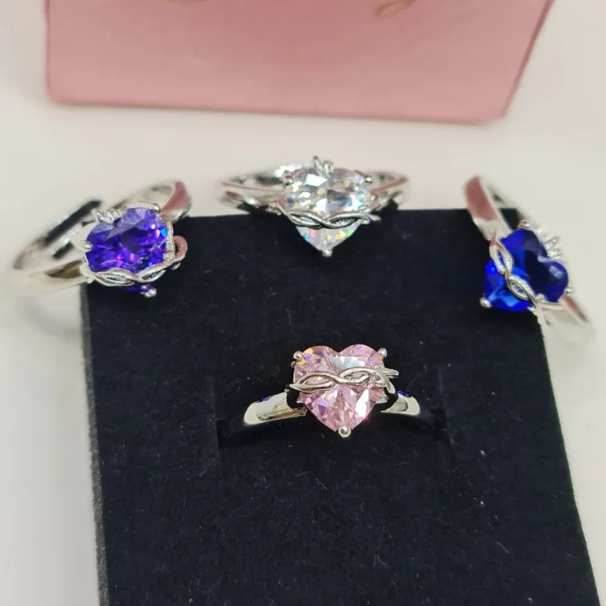 انگشتر زنانه تک جواهری قلب رنگ نقره ای آبکاری نقره رنگ ثابت فری سایز Freesize کدzgg (پس کرایه)