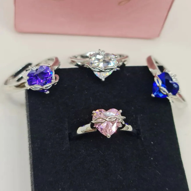 انگشتر زنانه تک جواهری قلب رنگ نقره ای آبکاری نقره رنگ ثابت فری سایز Freesize کدzgg (پس کرایه)
