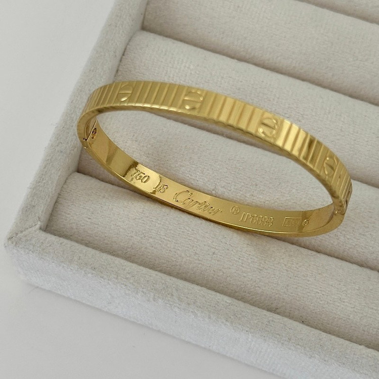دستبند زنانه مدل کارتیر Cartier رنگ طلایی و نقره ای آبکاری نقره ضد حساسیت رنگ ثابت کد zgg