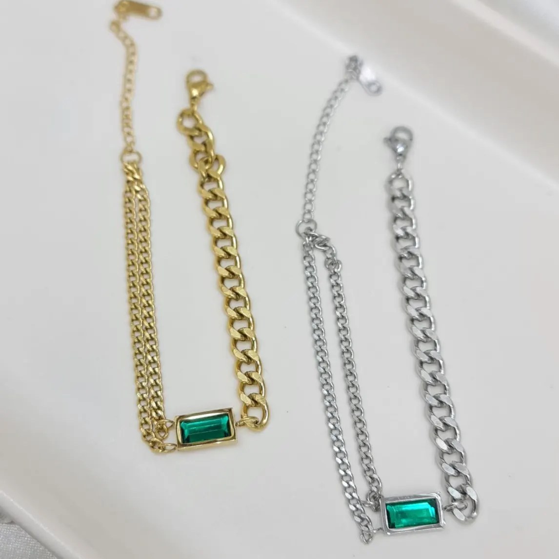 دستبند زنانه دولاین کارتیر Cartier با پلاک جواهری سبز رنگ طلایی و نقره ای آبکاری نقره رنگ ثابت کد zgg