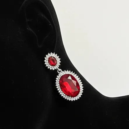 گوشواره زنانه طرح جواهری قرمز نگین کاری شده آبکاری نقره ضد حساسیت رنگ ثابت کد zmc (پس کرایه)