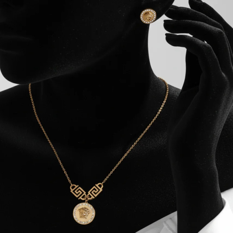 نیم ست گردنبند و گوشواره زنانه مدل ورساچه Versace دور نگین کاری شده رنگ طلایی جنس استیل ضد حساسیت رنگ ثابت کد zmp (پس کر