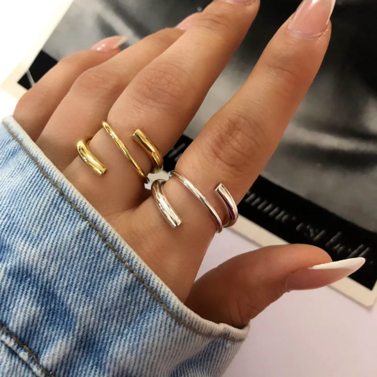 انگشتر زنانه طرح سه لاین در دو رنگ طلایی و نقره ای آبکاری نقره رنگ ثابت فری سایز Freesize کدzsm (پس کرایه)