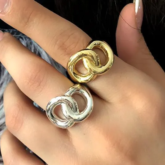انگشتر زنانه مینیمال طرح دو حلقه توهم رنگ طلایی و نقره ای آبکاری نقره رنگ ثابت فری سایز Freesize کد zsm (پس کرایه)