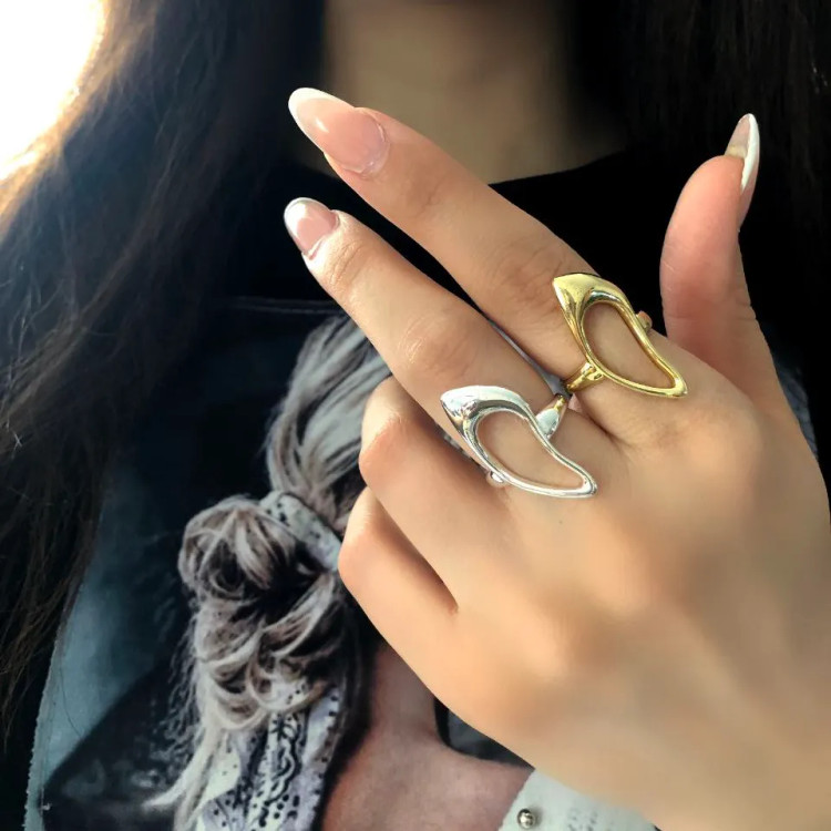 انگشتر زنانه مینیمال یونیک رنگ طلایی و نقره ای آبکاری نقره رنگ ثابت فری سایز Freesize کد zsm (پس کرایه)