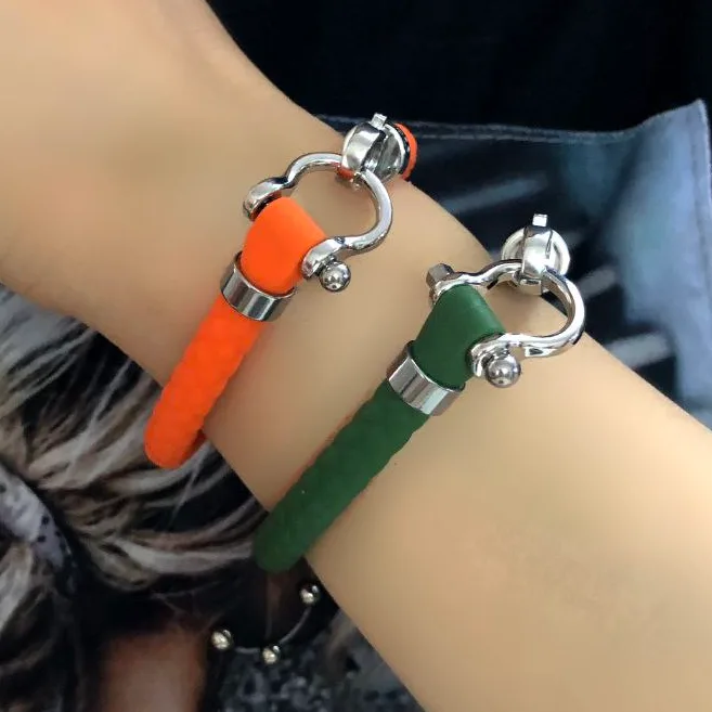 دستبند یونیسکس (مردانه و زنانه) مدل امگا در رنگ بندی متنوع سیلیکونی ضد حساسیت رنگ ثابت کد zsm (پس کرایه)