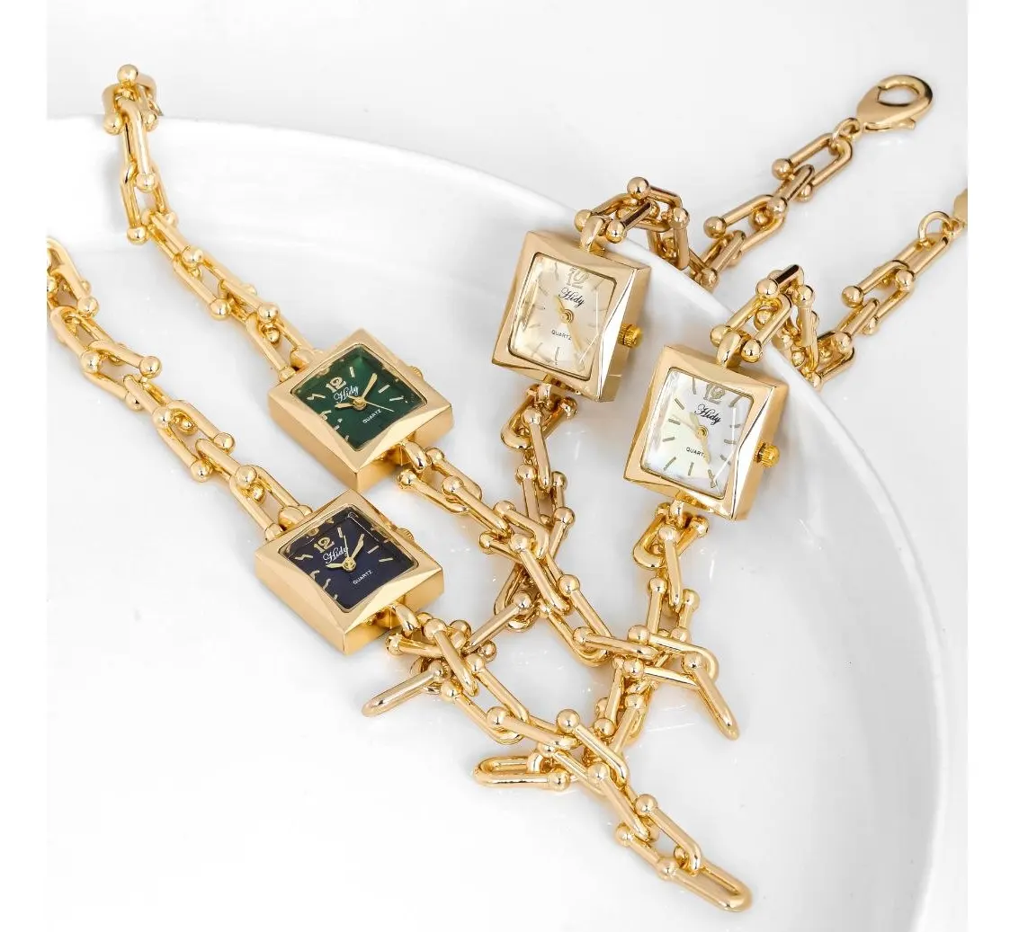 ساعت مچی زنانه مربعی مدل تیفانی Tiffanyرنگ طلایی آبکاری نقره ضد حساسیت رنگ ثابت کد zsm (پس کرایه)