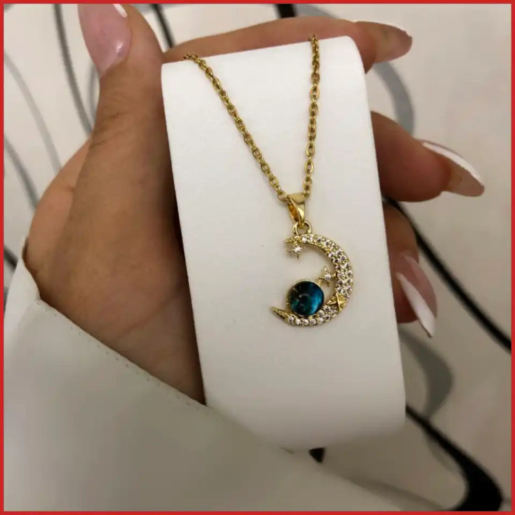 گردنبند زنانه طرح ستاره و ماه نگین کاری شده آبکاری درجه یک ضد حساسیت رنگ ثابت کد zsm (پس کرایه)