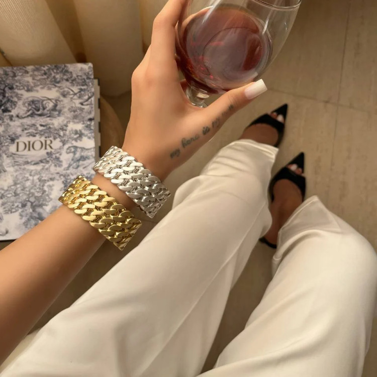 دستبند بنگل زنانه مینیمال طرح کارتیر Cartier دو لاین رنگ طلایی و نقره ای آبکاری نقره رنگ ثابت کد zmc (پس کرایه)