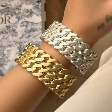 دستبند بنگل زنانه مینیمال طرح کارتیر Cartier دو لاین رنگ طلایی و نقره ای آبکاری نقره رنگ ثابت کد zmc (پس کرایه)