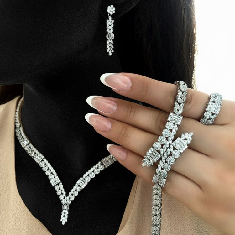 سرویس جواهری زنانه طرح حصیری نگین کاری شده رنگ ثابت با کیفیت بالا کد zsm (پس کرایه)