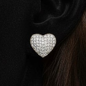 گوشواره زنانه مینیمال طرح قلب نگین کاری شده رنگ کاملا ثابت کد ztj (پس کرایه)