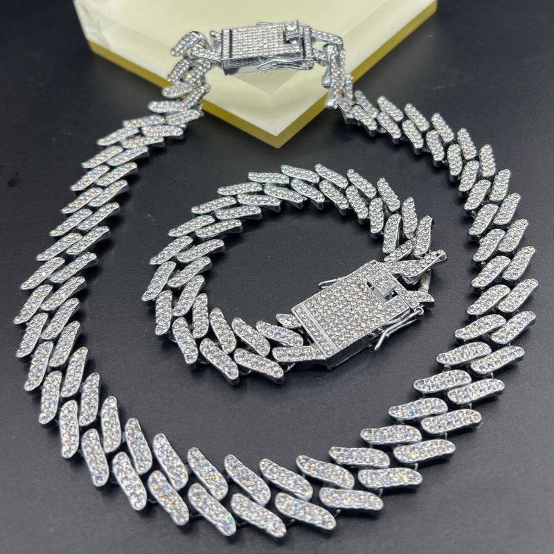 دستبند و گردنبند زنانه طرح کارتیر Cartier فول نگین کاری شده رنگ ثابت با کیفیت بالا کد zel (پس کرایه)
