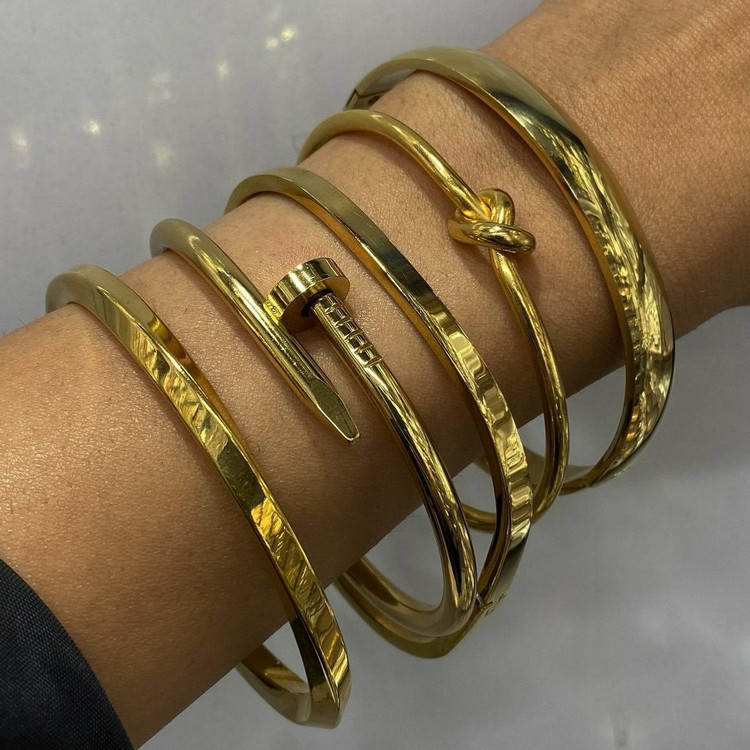 دستبند بنگل زنانه طرح میخی و کارتیه Cartier فری سایز freesize رنگ ثابت کد ztj (پس کرایه)