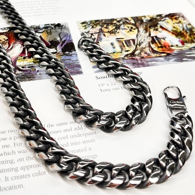 گردنبند مردانه طرح کارتیه Cartier سیاه قلم جنس استیل عیار 316 رنگ ثابت کد ztk (پس کرایه)