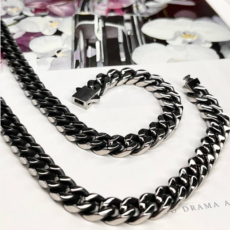 گردنبند مردانه طرح کارتیه Cartier سیاه قلم جنس استیل عیار 316 رنگ ثابت کد ztk (پس کرایه)