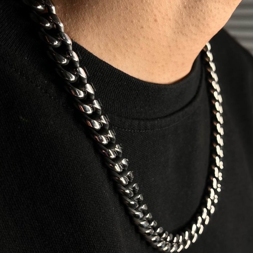 گردنبند مردانه طرح کارتیه Cartier  سیاه قلم جنس استیل عیار 316 رنگ ثابت کد ztk (پس کرایه)