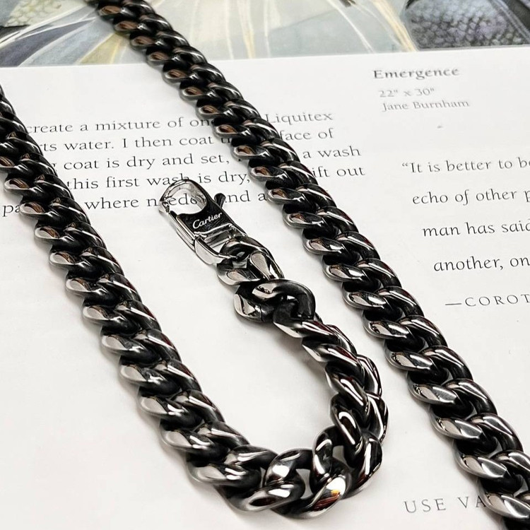 گردنبند مردانه طرح کارتیه Cartier سیاه قلم جنس استیل عیار 316 رنگ ثابت کد ztk (پس کرایه)