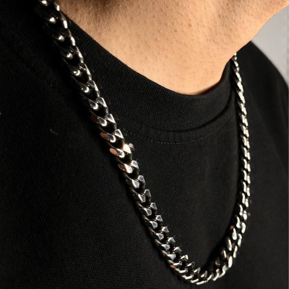 گردنبند  مردانه طرح کارتیه Cartier سیاه قلم جنس استیل عیار 316 رنگ ثابت کد ztk (پس کرایه)