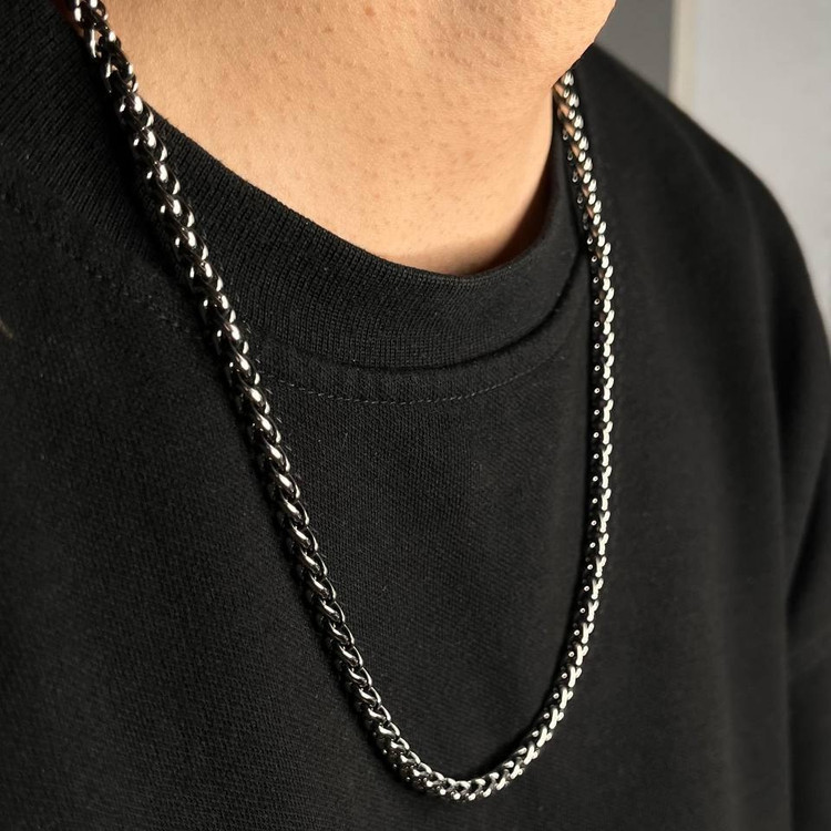 گردنبند مردانه طرح کارتیه Cartier سیاه قلم جنس استیل عیار 316 رنگ کاملا ثابت کد ztk (پس کرایه)