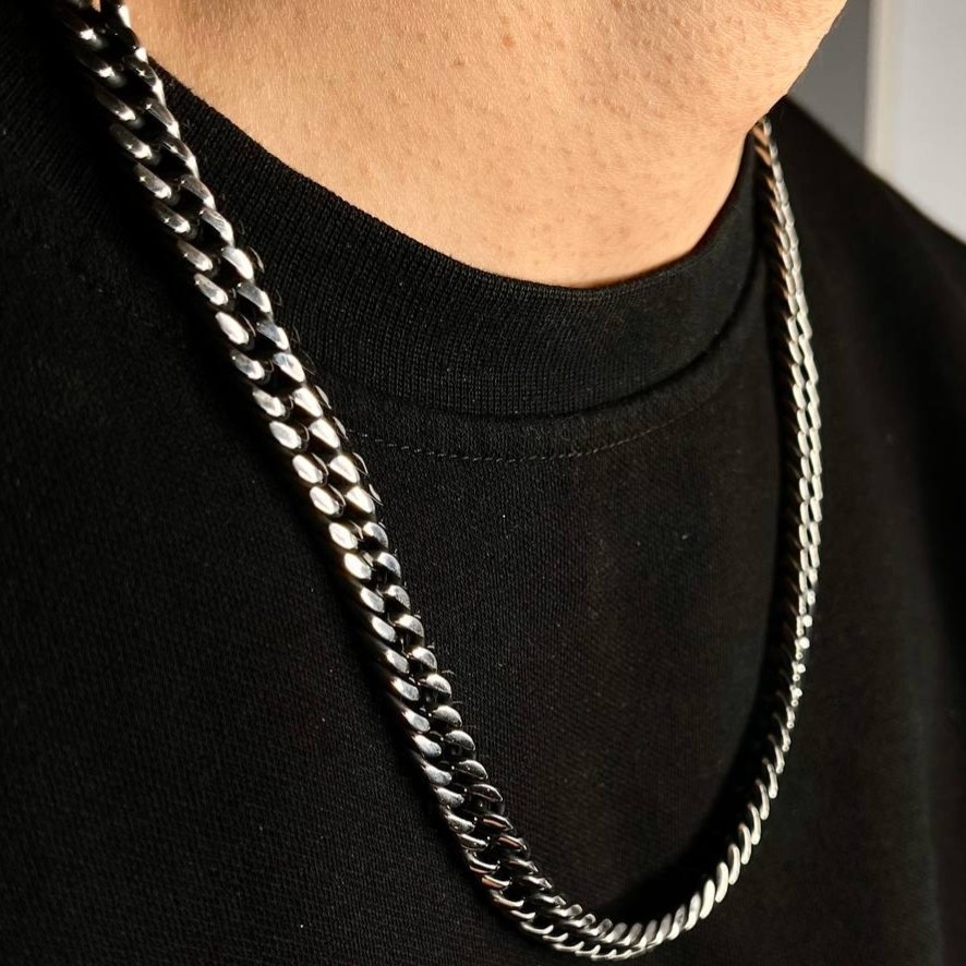 گردنبند مردانه طرح کارتیه Cartier سیاه قلم جنس استیل عیار 316 رنگ کاملا ثابت کد ztk (پس کرایه)
