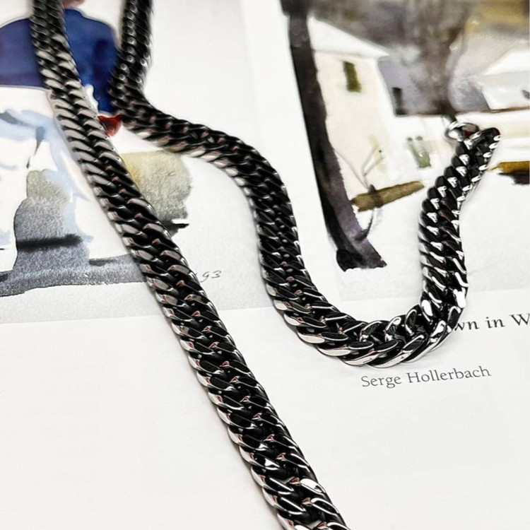 گردنبند مردانه مدل کارتیه Cartier سیاه قلم جنس استیل عیار 316 رنگ کاملا ثابت کد ztk (پس کرایه)