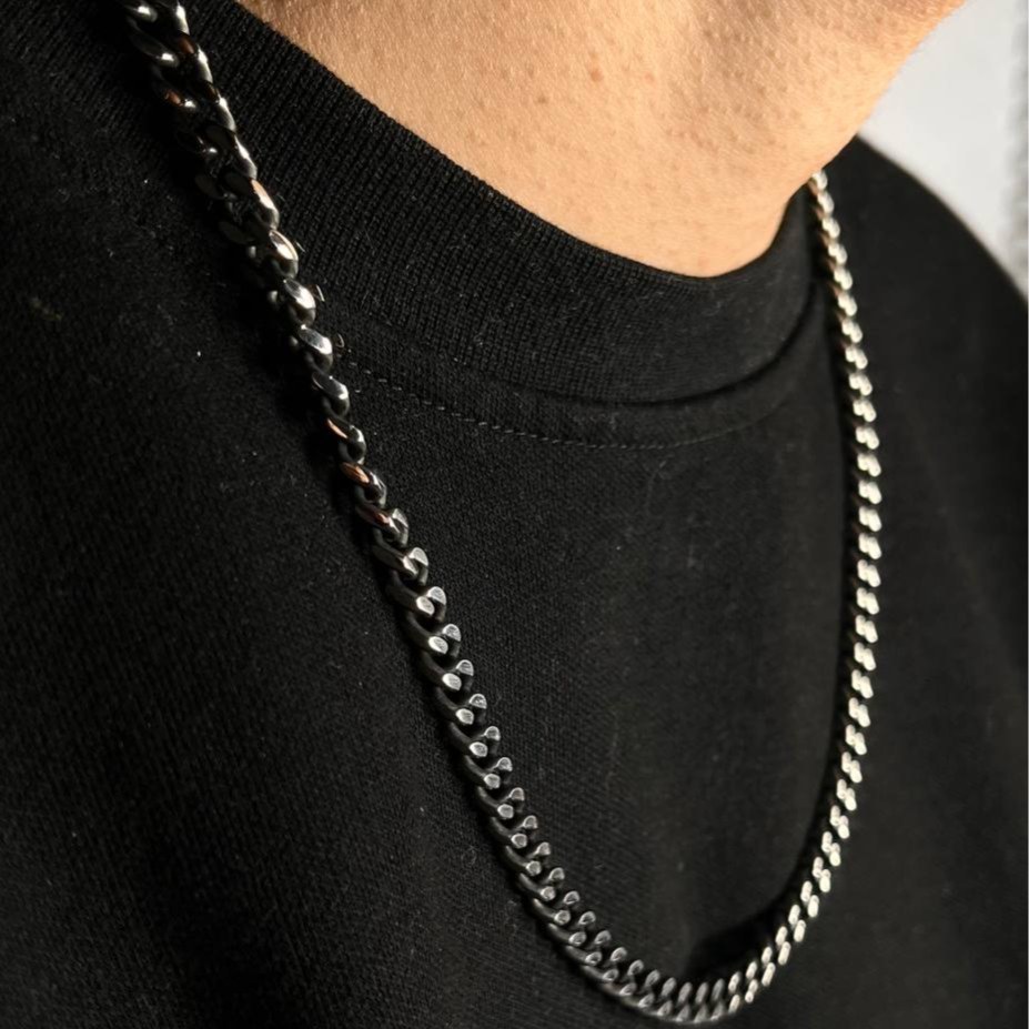 گردنبند مردانه مدل کارتیه Cartier سیاه قلم جنس استیل عیار  316 رنگ کاملا ثابت کد ztk (پس کرایه)