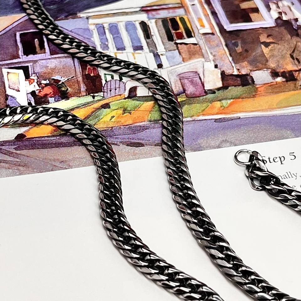 گردنبند مردانه مدل کارتیه Cartier سیاه قلم جنس استیل عیار 316  رنگ کاملا ثابت کد ztk (پس کرایه)
