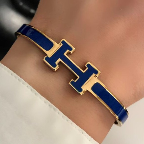 دستبند اسپرت  طرح هرمس Hermes رنگ کاملا ثابت کد zsm (پس کرایه)