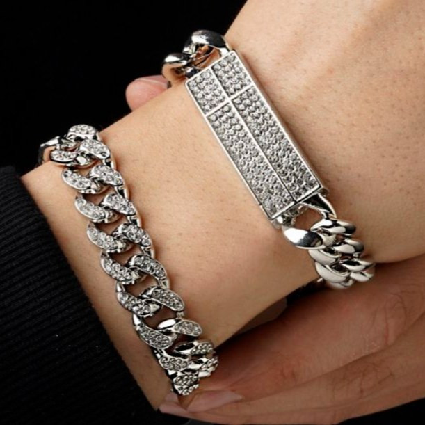 دستبند اسپرت طرح کارتیر Cartier نگین کاری شده کاملا ثابت کد zsm (پس کرایه)
