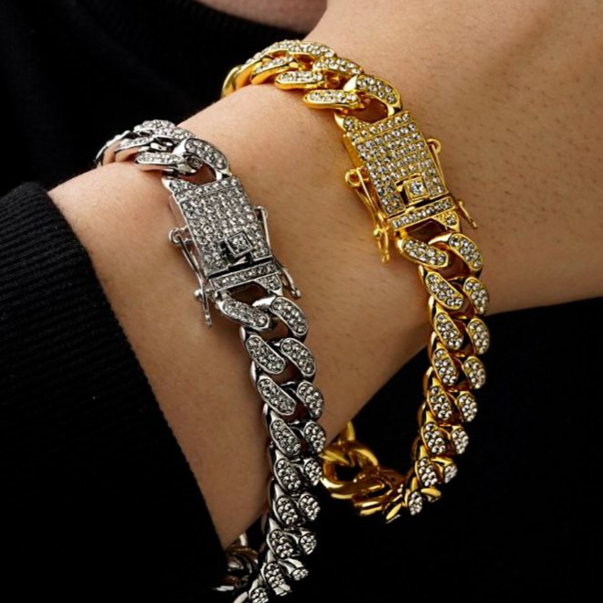 دستبند اسپرت طرح کارتیر Cartier نگین کاری شده کاملا ثابت کد zsm (پس کرایه)