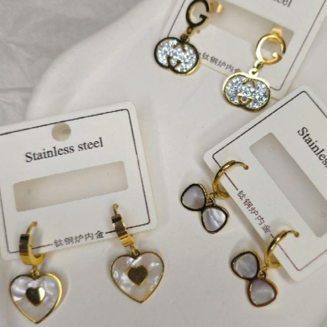 گوشواره زنانه در طرح ها متنوع ونکلیف و .. نگین کاری شده رنگ ثابت کد ztj (پس کرایه)