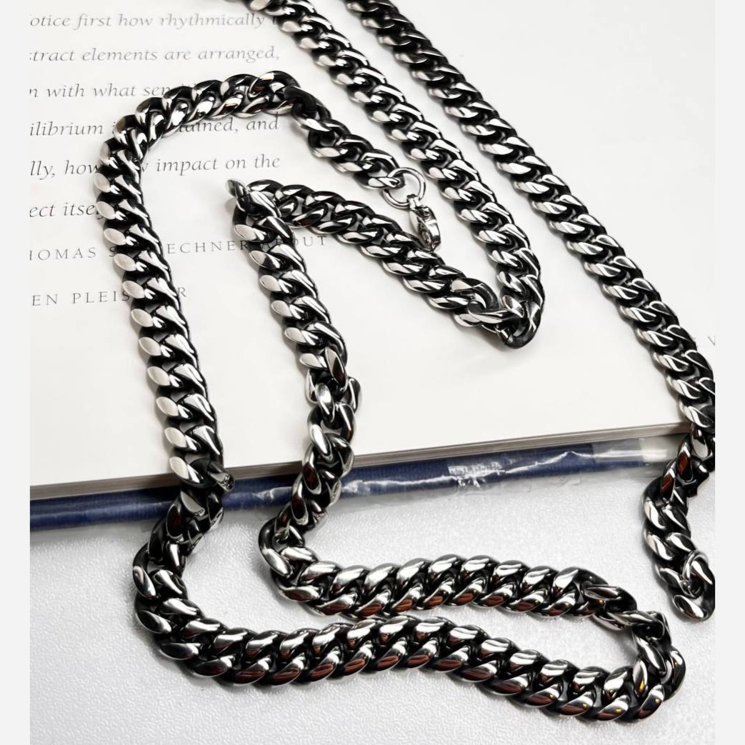 ست گردنبند  و  دستبند مردانه مدل کارتیر Cartier جنس استیل عیار 316 رنگ کاملا ثابت کد ztk (پس کرایه)