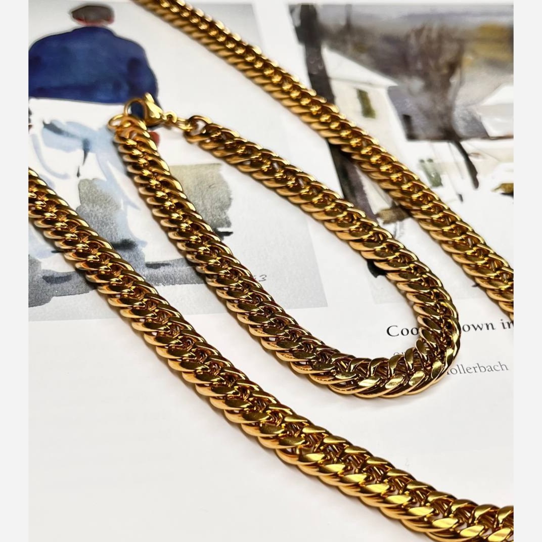 ست  گردنبند  و دستبند مردانه مدل کارتیر Cartier جنس استیل عیار 316 رنگ کاملا ثابت کد ztk (پس کرایه)