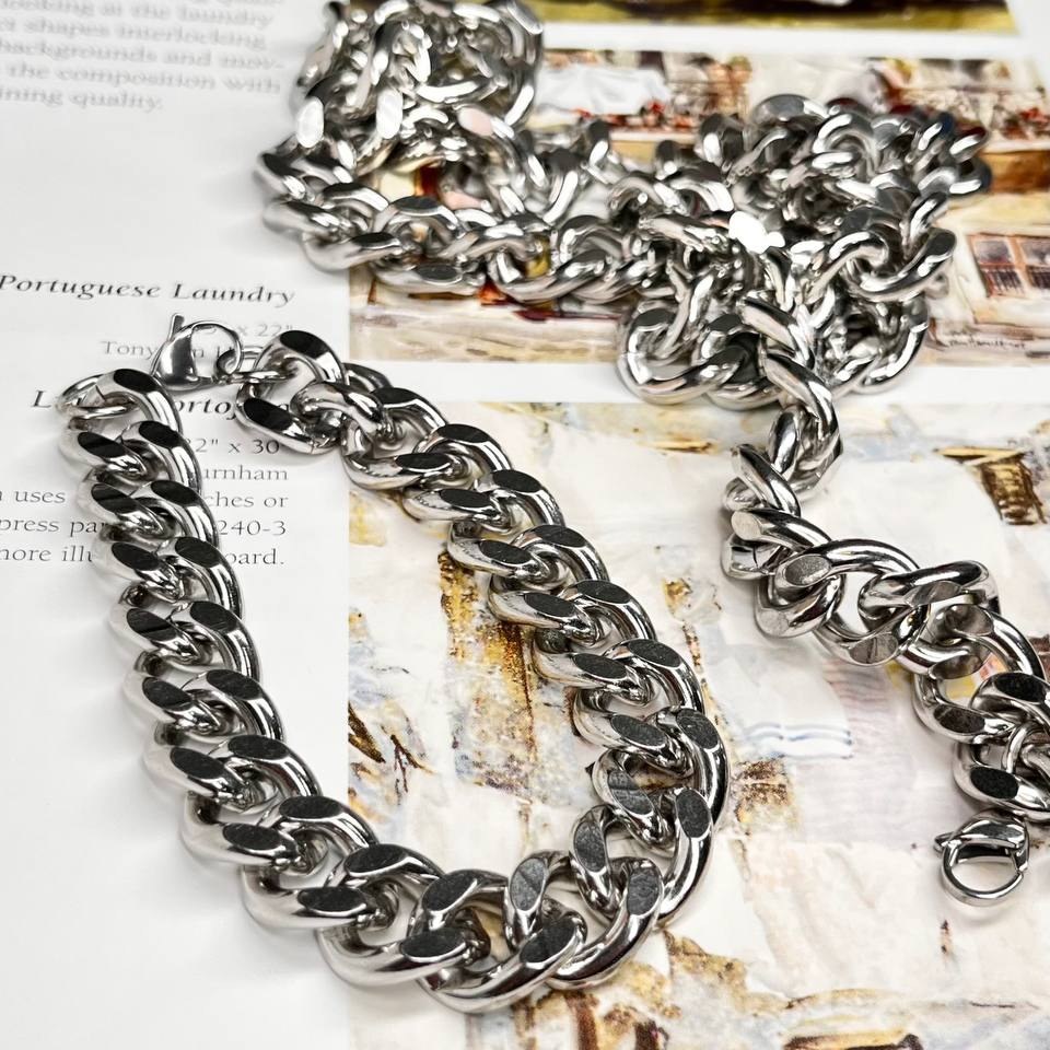 ست گردنبند و دستبند مردانه مدل کارتیر Cartier جنس استیل عیار 316 رنگ  کاملا ثابت کد ztk (پس کرایه)