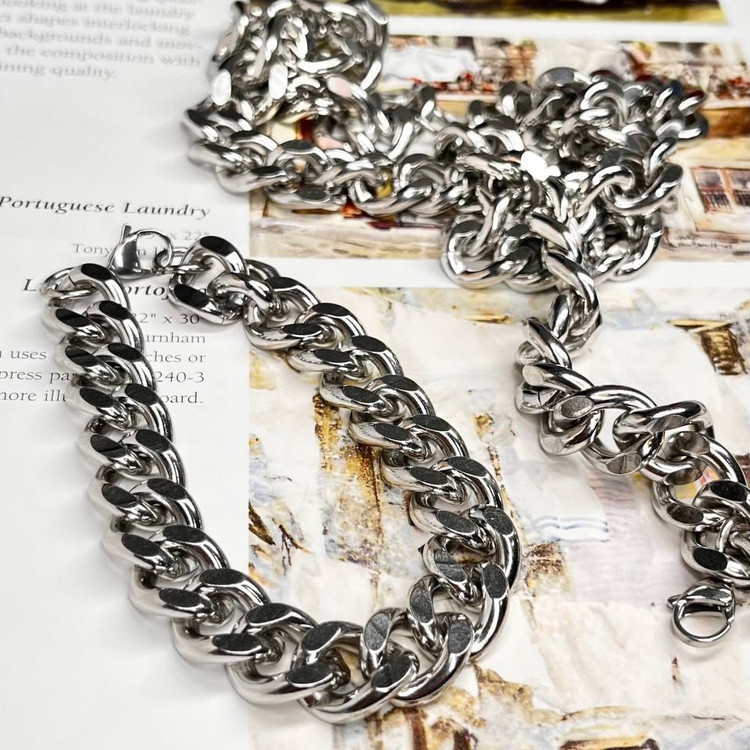 ست گردنبند و دستبند مردانه مدل کارتیر Cartier جنس استیل عیار 316 رنگ کاملا ثابت کد ztk (پس کرایه)