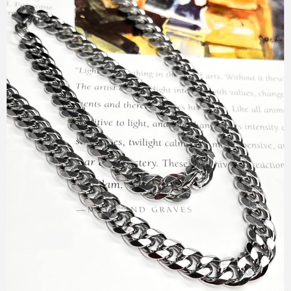 ست گردنبند و دستبند مردانه  مدل کارتیر Cartier جنس استیل عیار 316 رنگ کاملا ثابت کد ztk (پس کرایه)