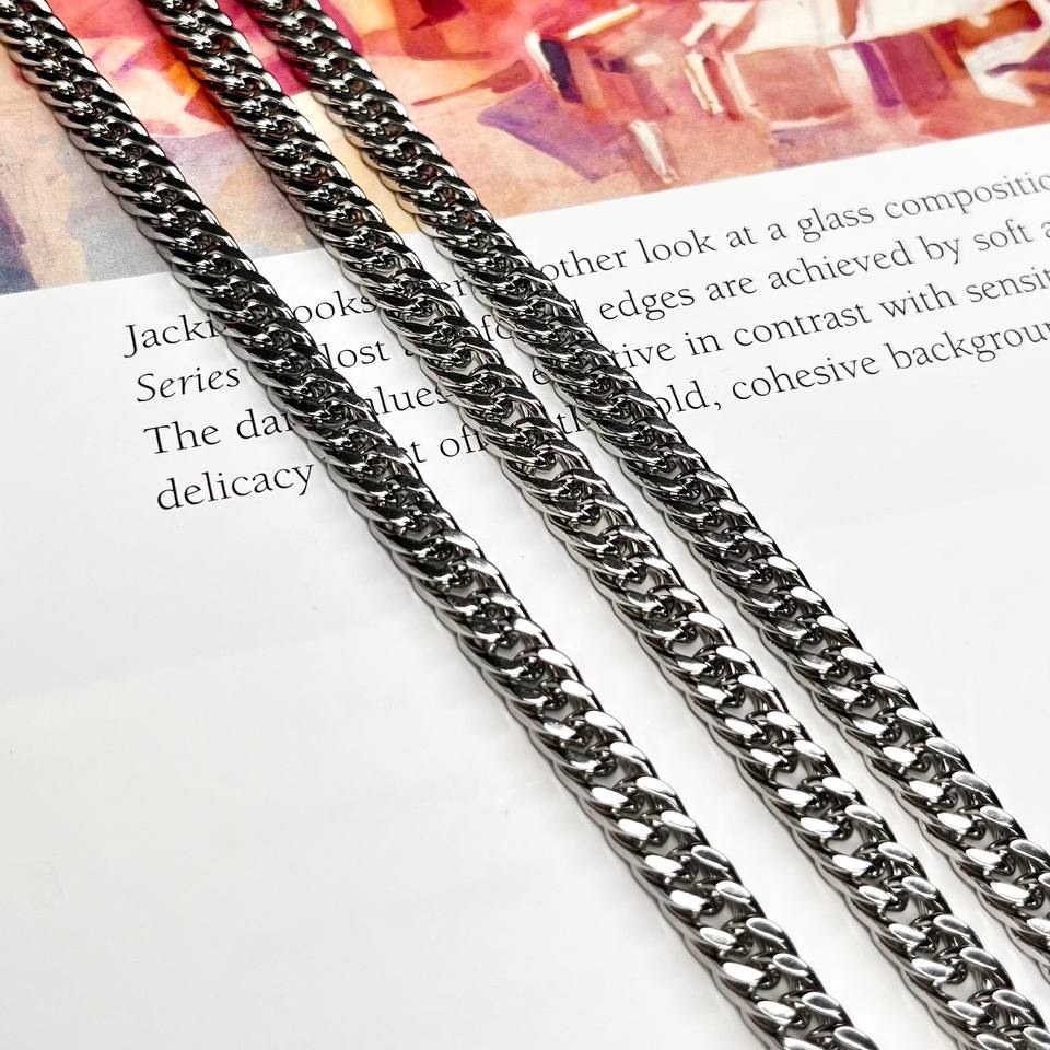 ست گردنبند و دستبند مردانه طرح کارتیر Cartier جنس استیل عیار 316 رنگ کاملا ثابت  کد  ztk (پس کرایه)
