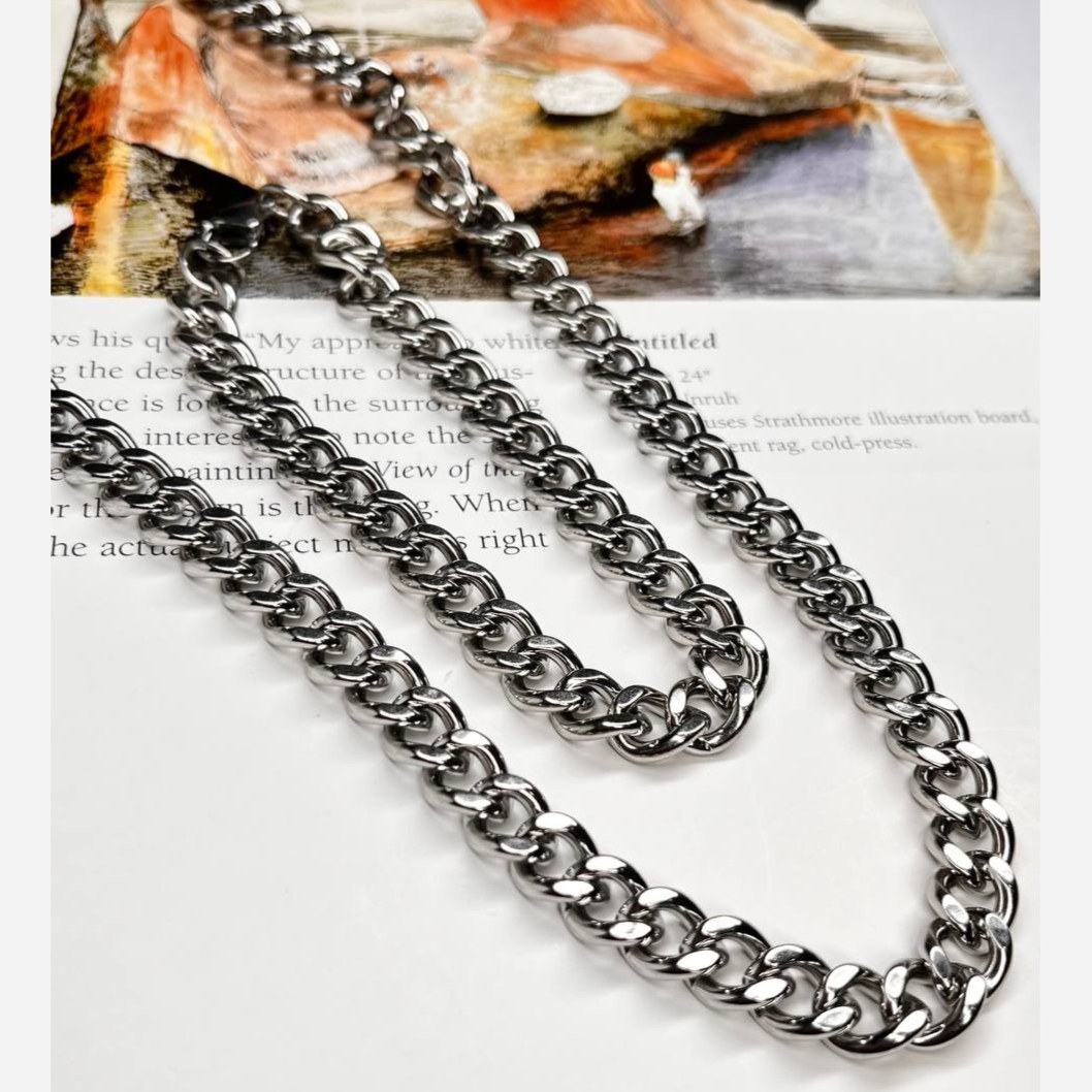 ست گردنبند و دستبند مردانه طرح کارتیر Cartier جنس استیل عیار  316  رنگ کاملا ثابت کد ztk (پس کرایه)