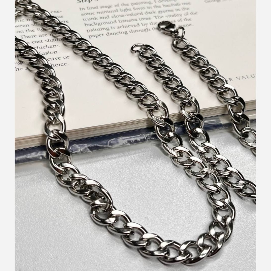 ست گردنبند و دستبند مردانه طرح کارتیر Cartier جنس استیل  عیار  316 رنگ کاملا ثابت کد ztk (پس کرایه)