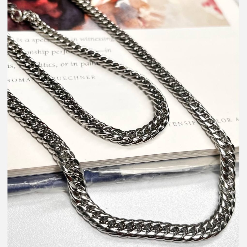 ست گردنبند و دستبند  مردانه  طرح کارتیر Cartier جنس استیل عیار 316 رنگ کاملا ثابت کد ztk (پس کرایه)