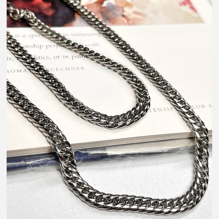 ست گردنبند و دستبند مردانه طرح کارتیر Cartier جنس استیل عیار 316 رنگ کاملا ثابت کد ztk (پس کرایه)
