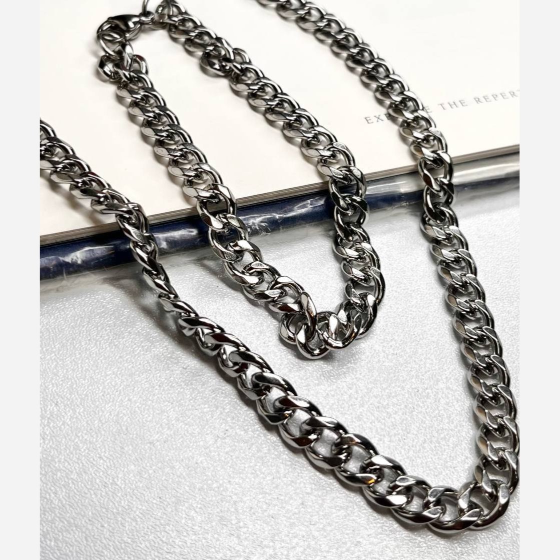 ست گردنبند  و  دستبند مردانه طرح کارتیر Cartier جنس استیل عیار 316 رنگ کاملا ثابت کد ztk (پس کرایه)