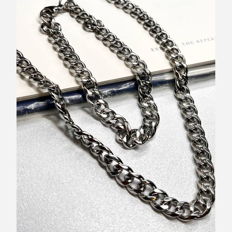 ست گردنبند و دستبند مردانه طرح کارتیر Cartier جنس استیل عیار 316 رنگ کاملا ثابت کد ztk (پس کرایه)