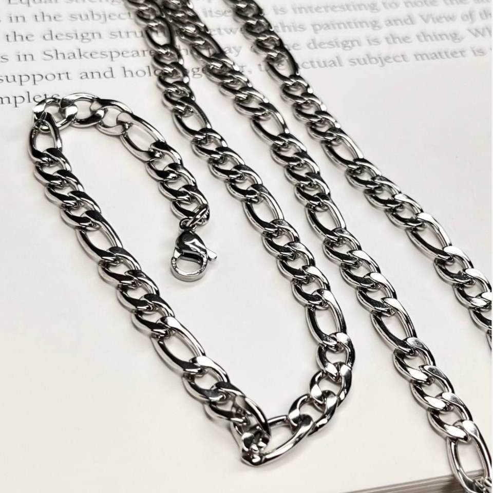 ست گردنبند و دستبند مردانه طرح کارتیر Cartier جنس استیل عیار 316 رنگ کاملا  ثابت کد ztk (پس کرایه)