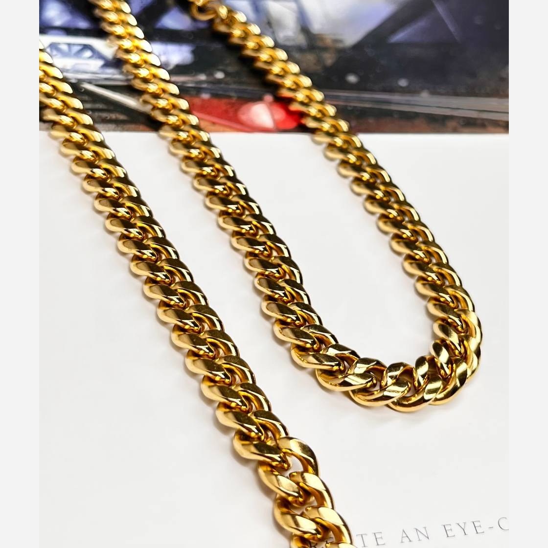 گردنبند مردانه مدل کارتیه Cartier جنس استیل عیار 316 رنگ ثابت  کد  ztk (پس کرایه)