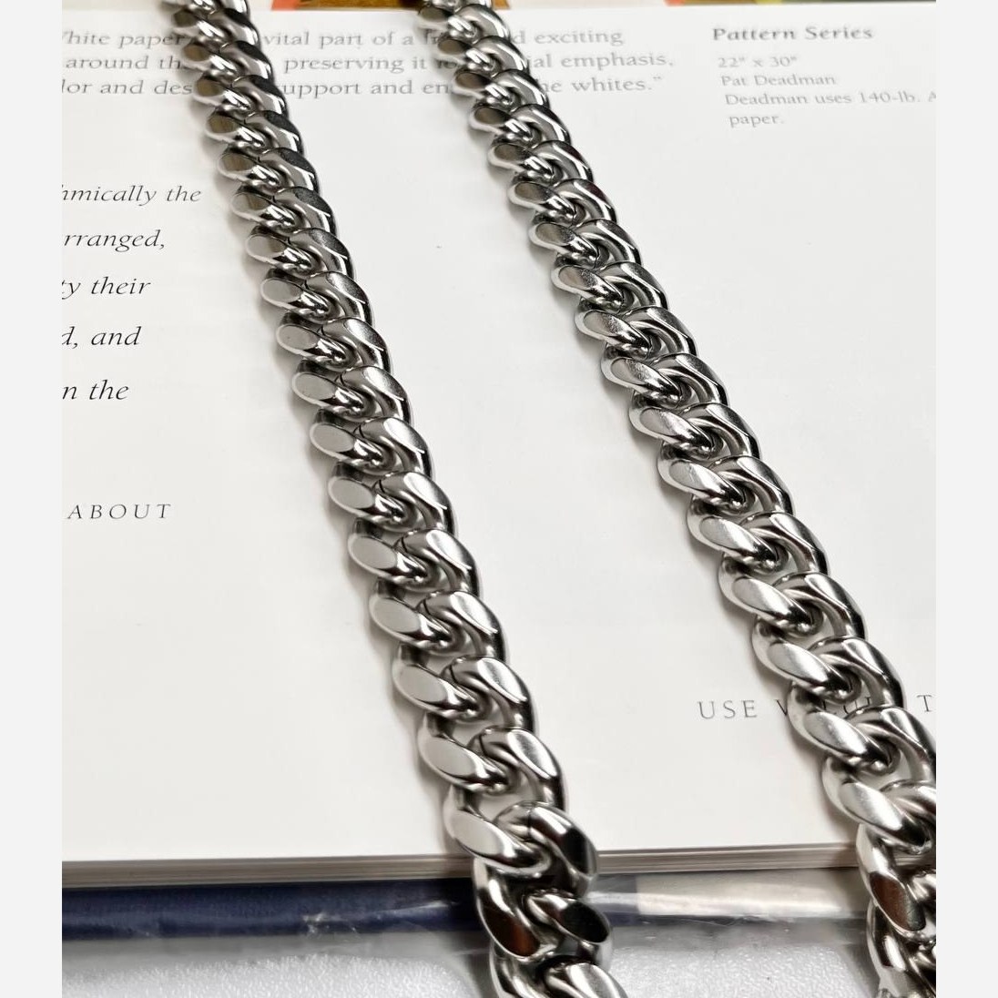 گردنبند مردانه مدل کارتیه Cartier جنس استیل  عیار  316 رنگ کاملا ثابت کد ztk (پس کرایه)