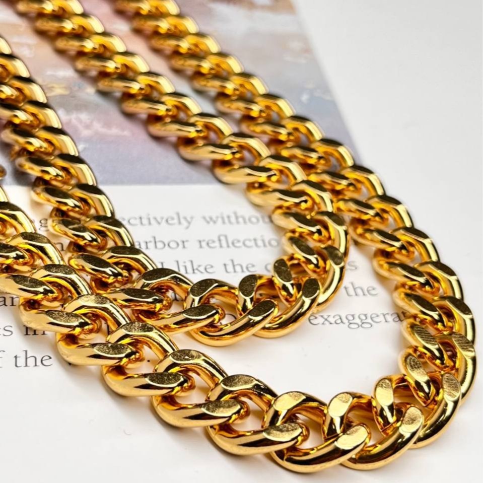 گردنبند مردانه مدل  کارتیه  Cartier جنس استیل عیار 316 رنگ کاملا ثابت کد ztk (پس کرایه)