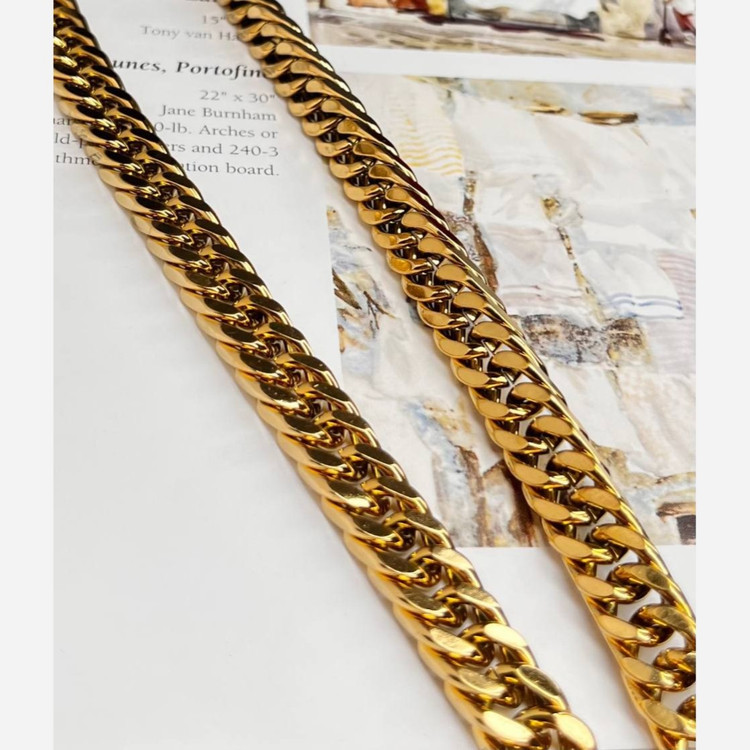 گردنبند مردانه مدل کارتیه Cartier جنس استیل عیار 316 رنگ کاملا ثابت کد ztk (پس کرایه)